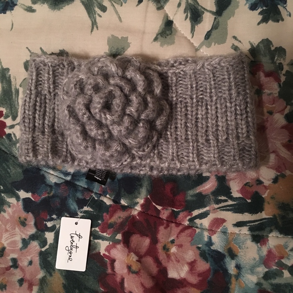 Forever 21 Cold Weather Hair Accessory